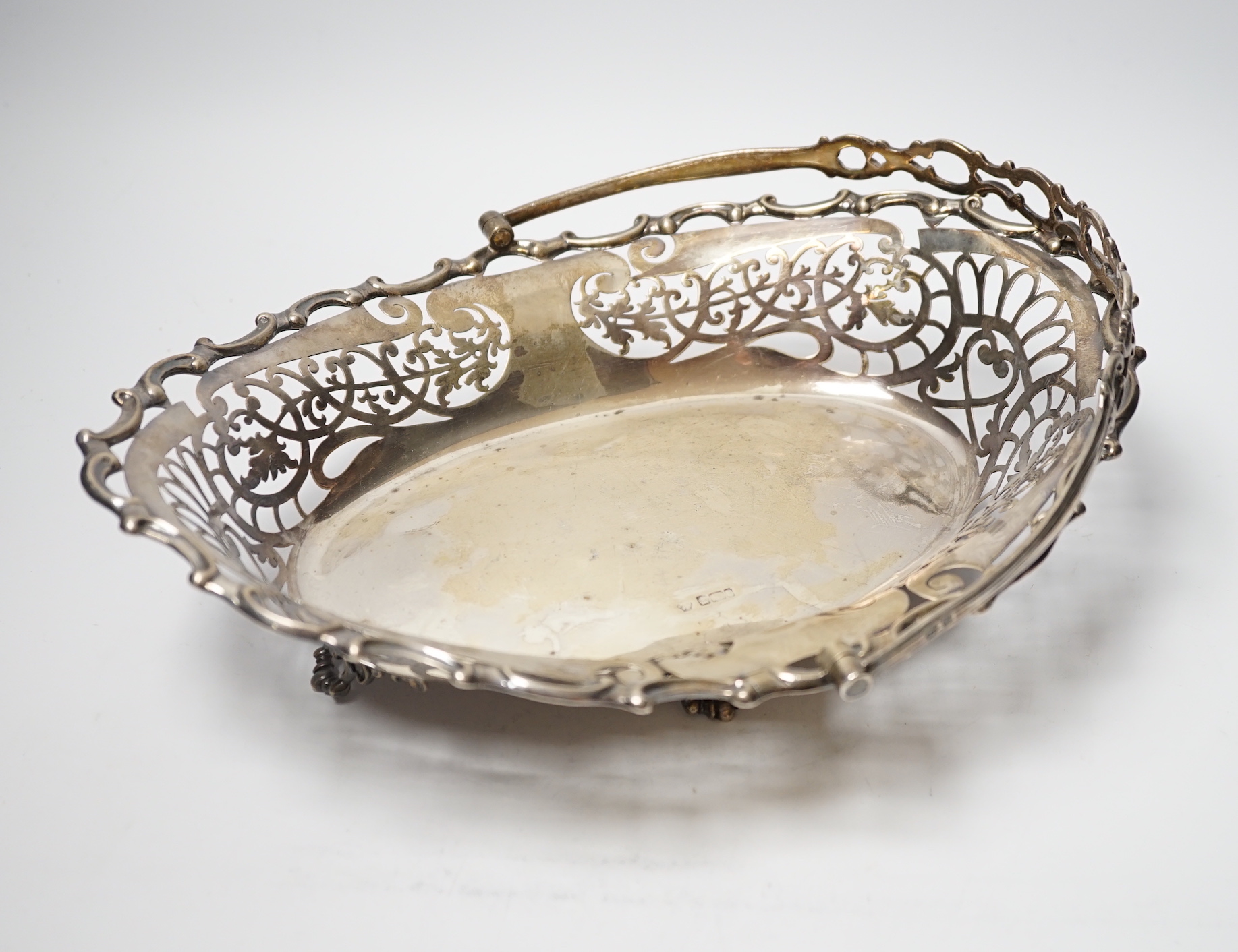 An Edwardian pierced silver oval fruit basket, William Hutton & Sons, Ltd, Sheffield, 1902?, 30cm, 18.9oz.